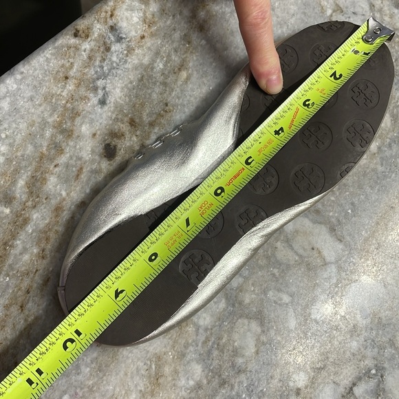 Tory Burch Silver Reva Tassel Ballet Flats Women’s - Picture 8 of 9